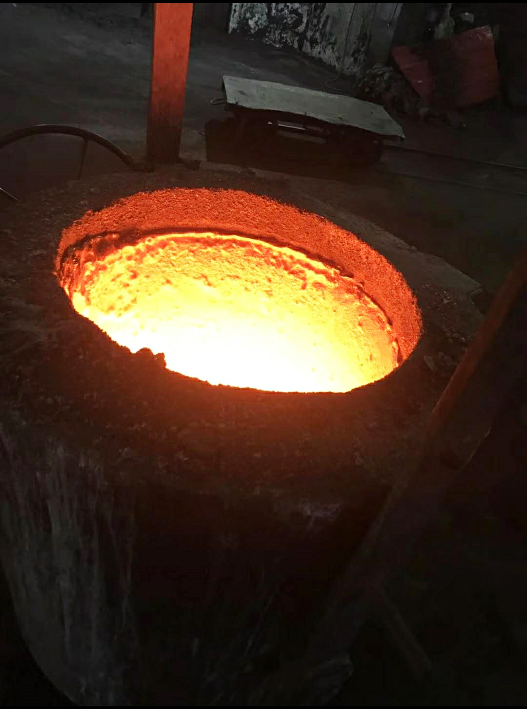 可塑搗打料（客戶(hù)使用現(xiàn)場(chǎng)圖）